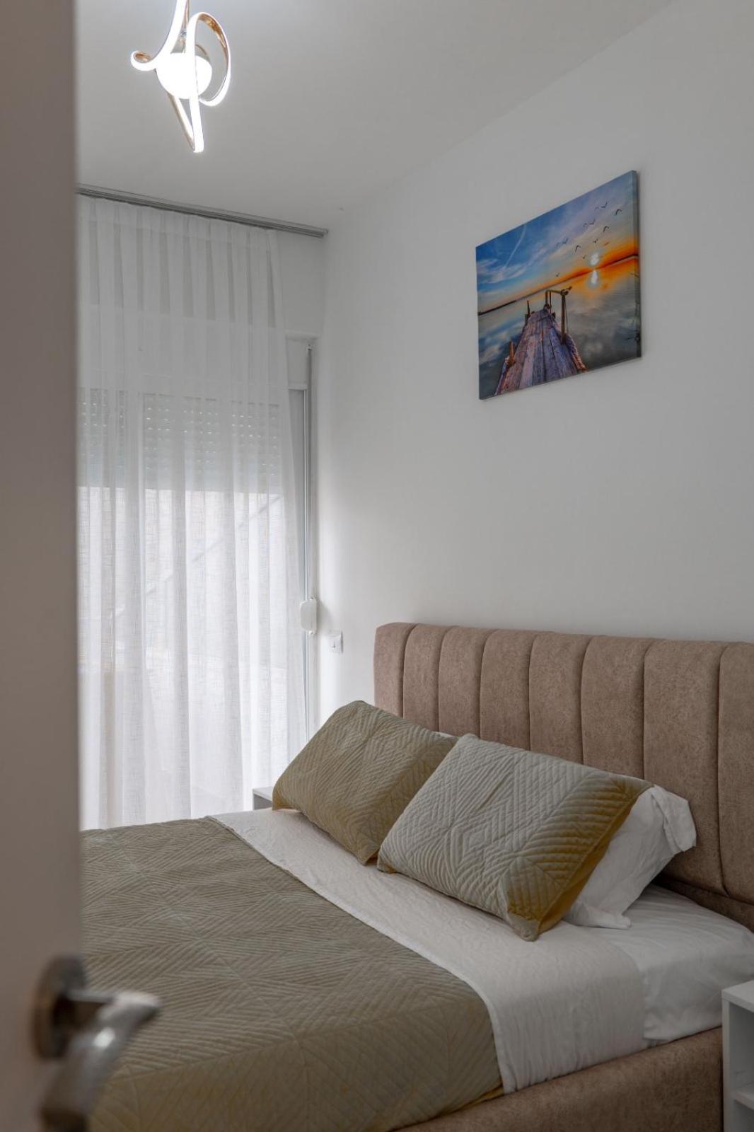 Esel Apartments Sarandë Exterior foto